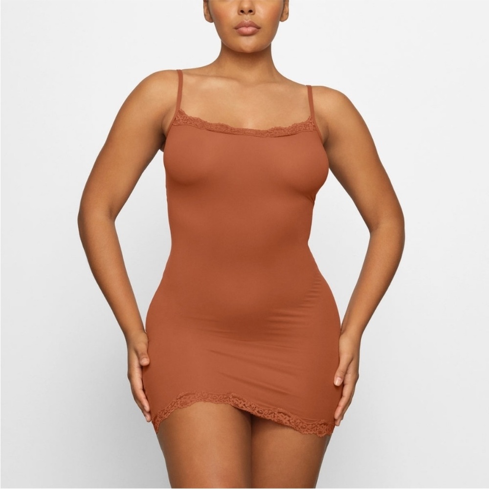Skims FITS EVERYBODY LACE SLIP DRESS | BRONZE Size S